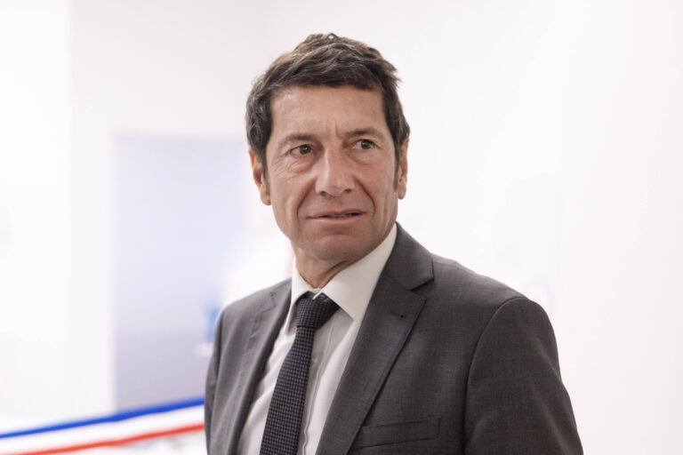 David Lisnard inaugure le nouveau scanner de l Hopital de Cannes
