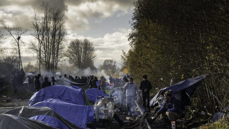 Migrant and refugee crisis in Dunkirk, France - 5 Dec 2021