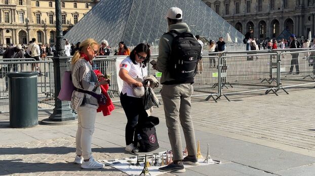 Trocadéro, Champ-de-Mars, Tour Eiffel, Louvre, les vendeurs à